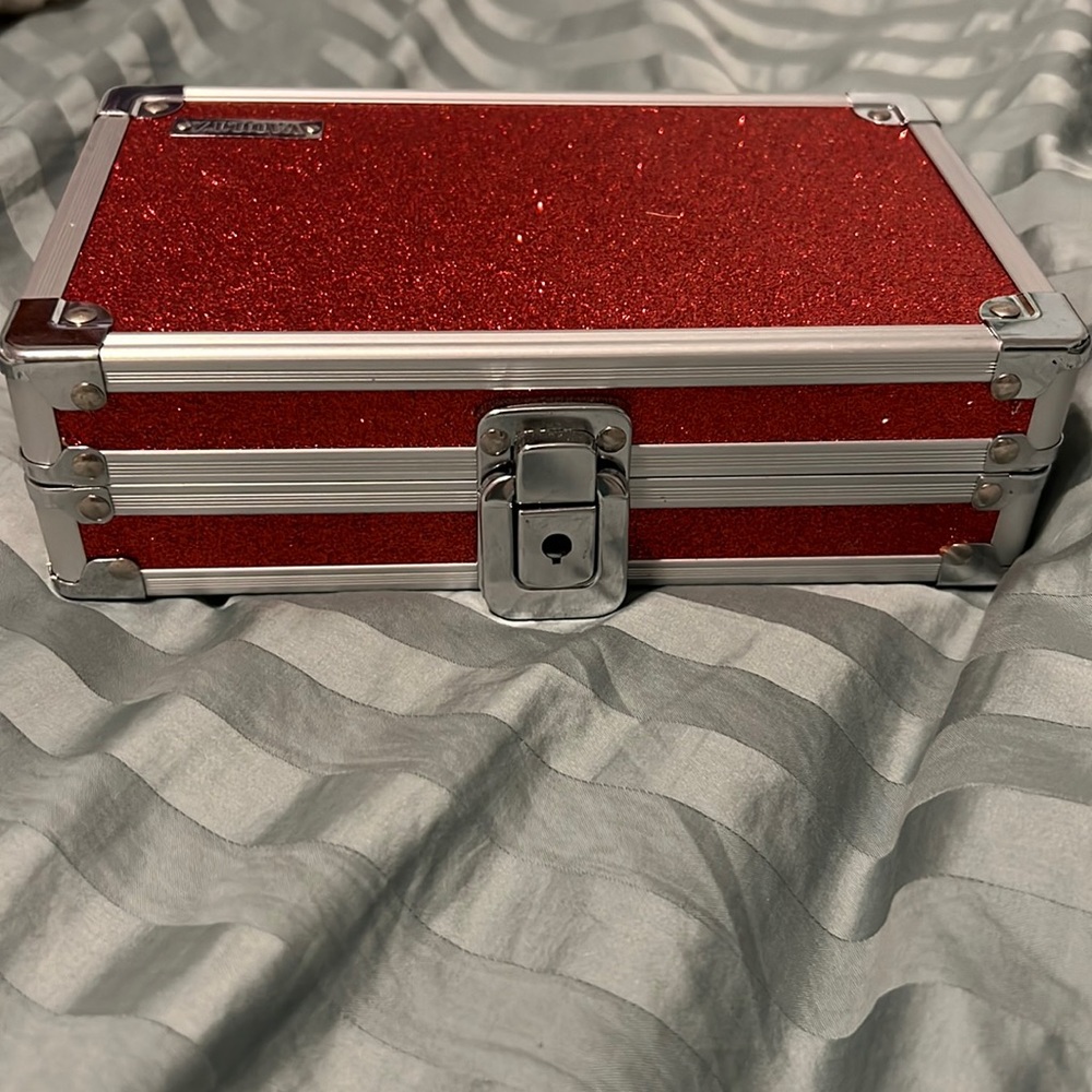 VAULTZ Red Glitter Case